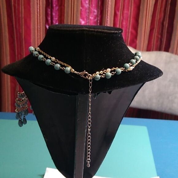 Elegant Gold/Silver Tone Metal and Blue Beaded Necklace & Chandelier Earring - Picture 4 of 8